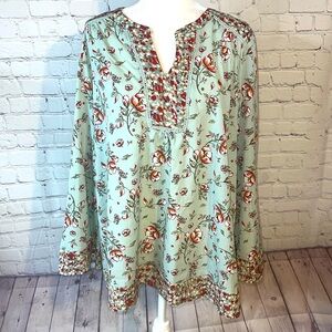 1X V neck tunic top. Long bell sleeve Soft green color and rust. Floral …